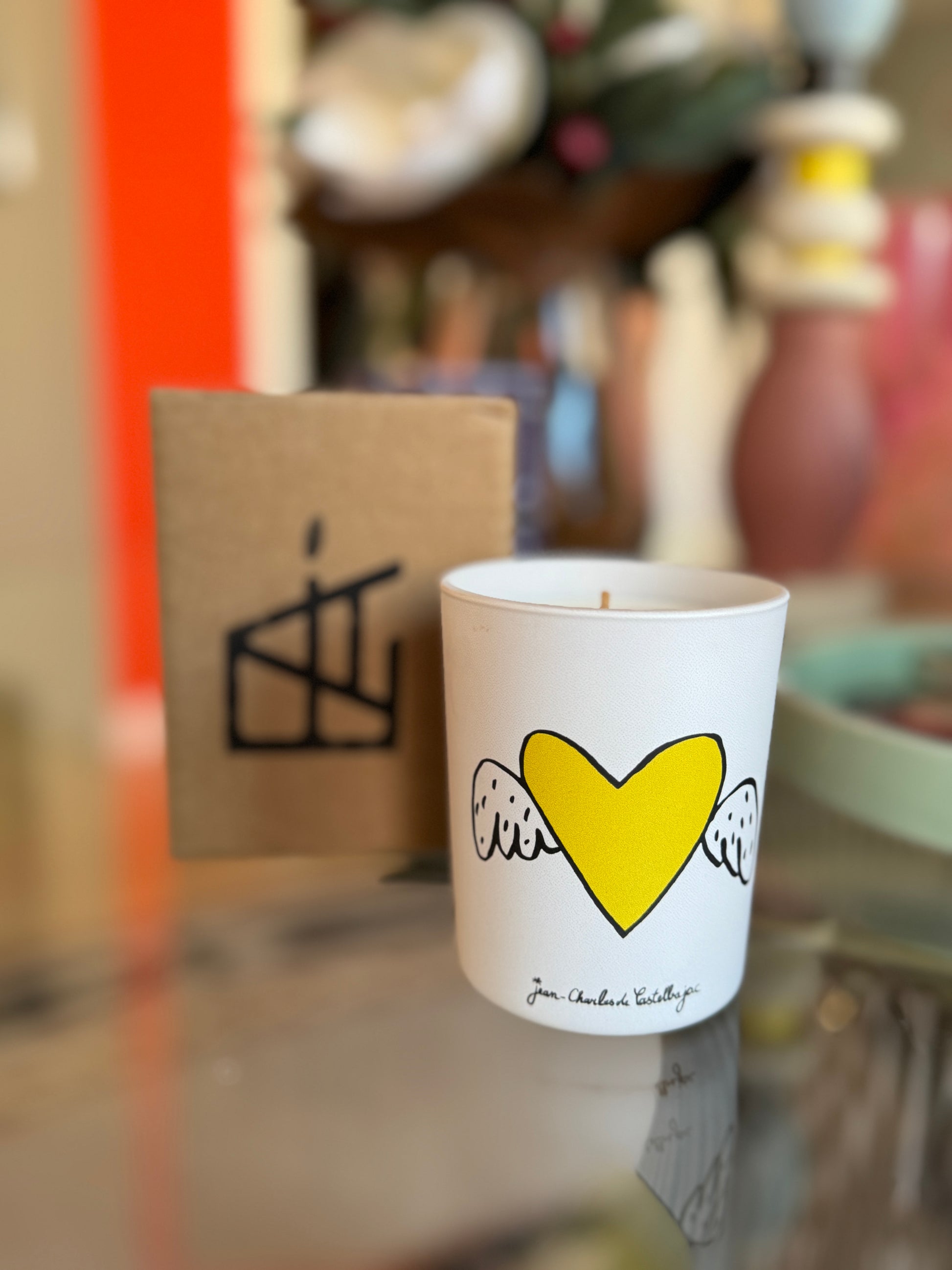 Candle with a yellow heart design on a blurred background, Jean-Charles de Castelbajac Art Candle – Épreuve d’Artistes – Maison Holder